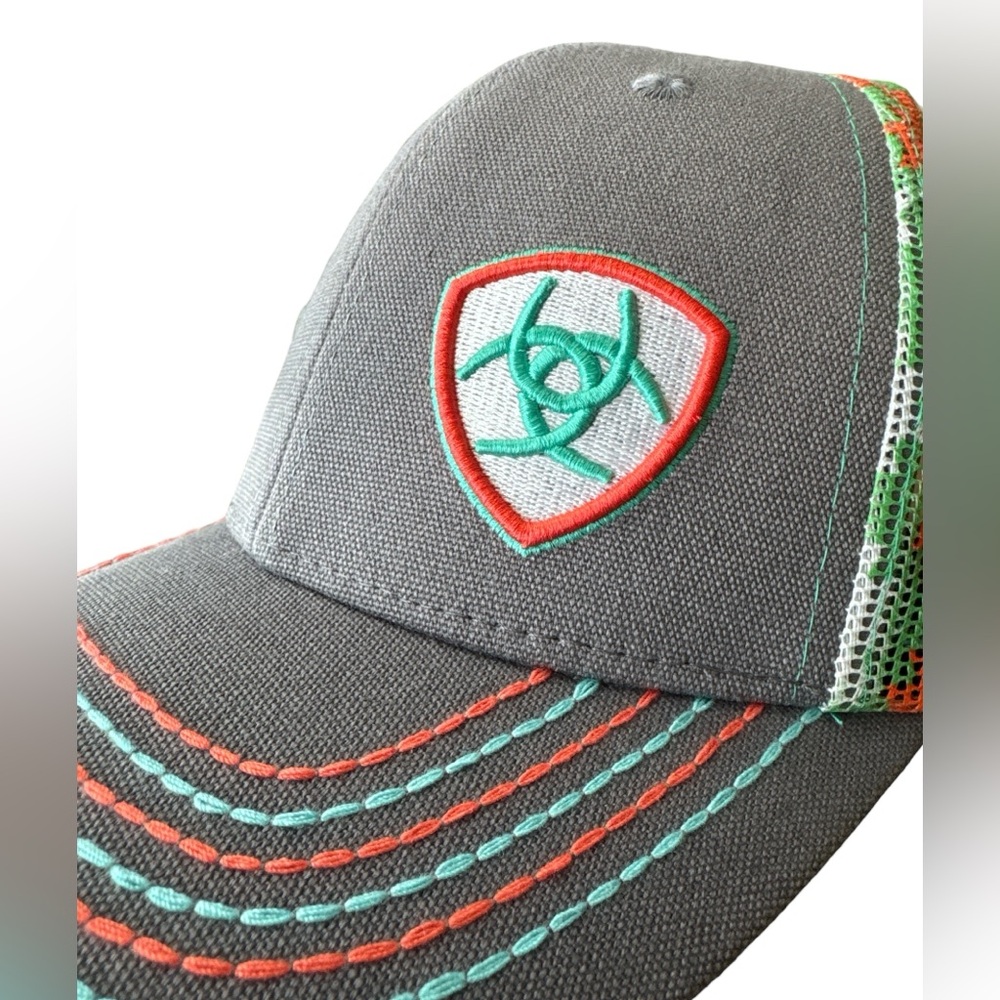 Ariat Trucker Hat‎ Cap Mesh Snap Back Shield Logo Gray Colorful Men’s Unisex Hat
